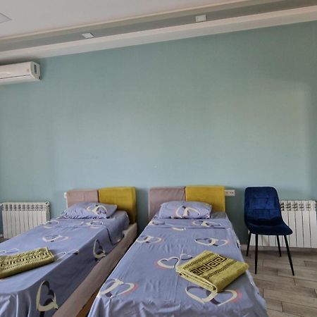 Puzzle Space Hostel Jerevan Buitenkant foto