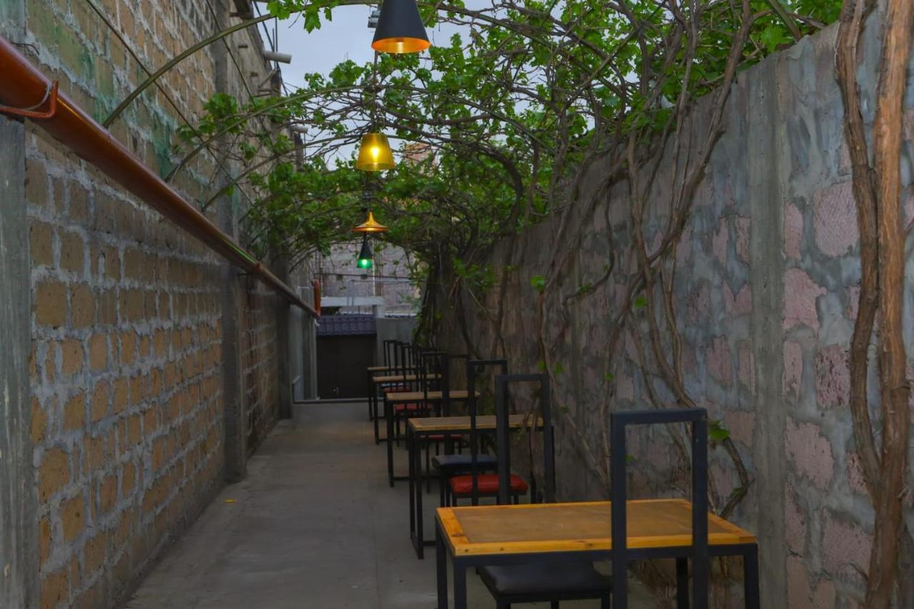 Puzzle Space Hostel Jerevan Buitenkant foto