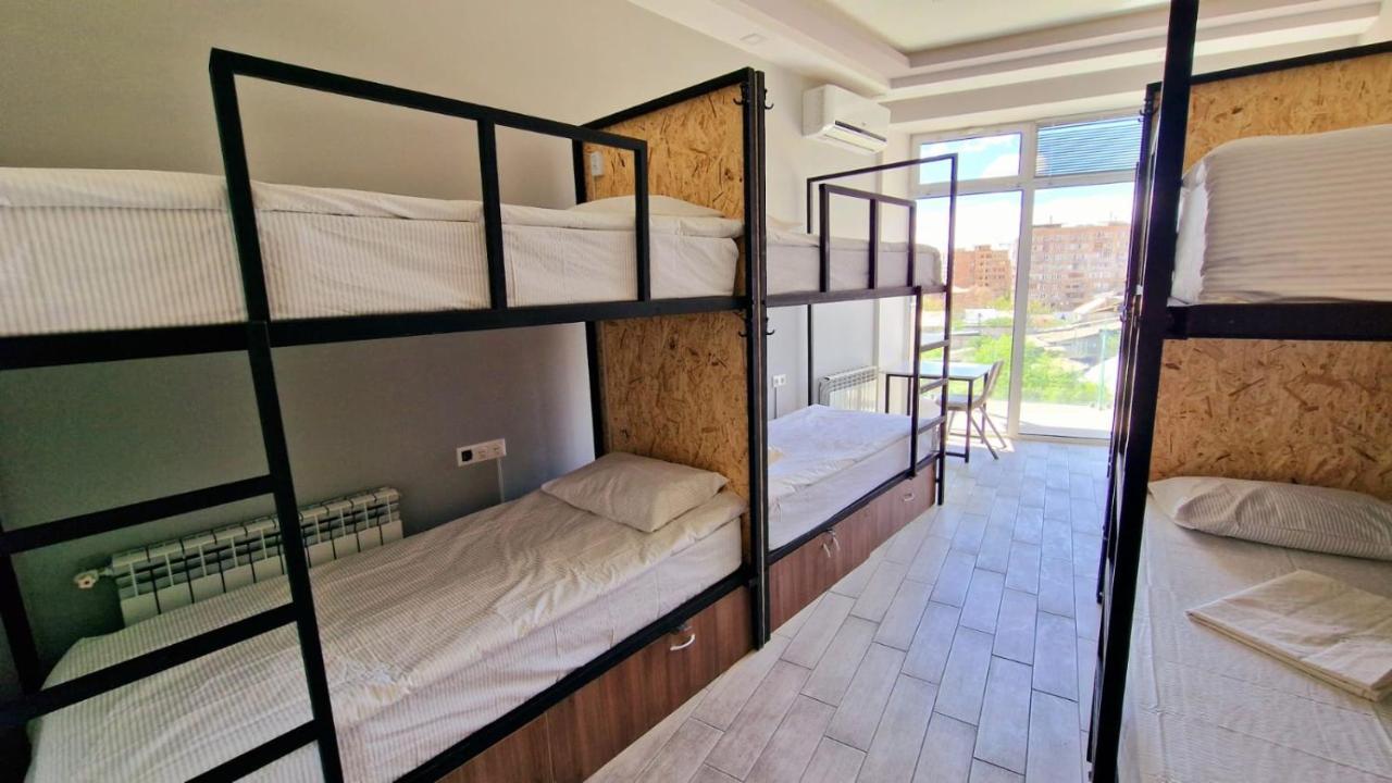 Puzzle Space Hostel Jerevan Buitenkant foto