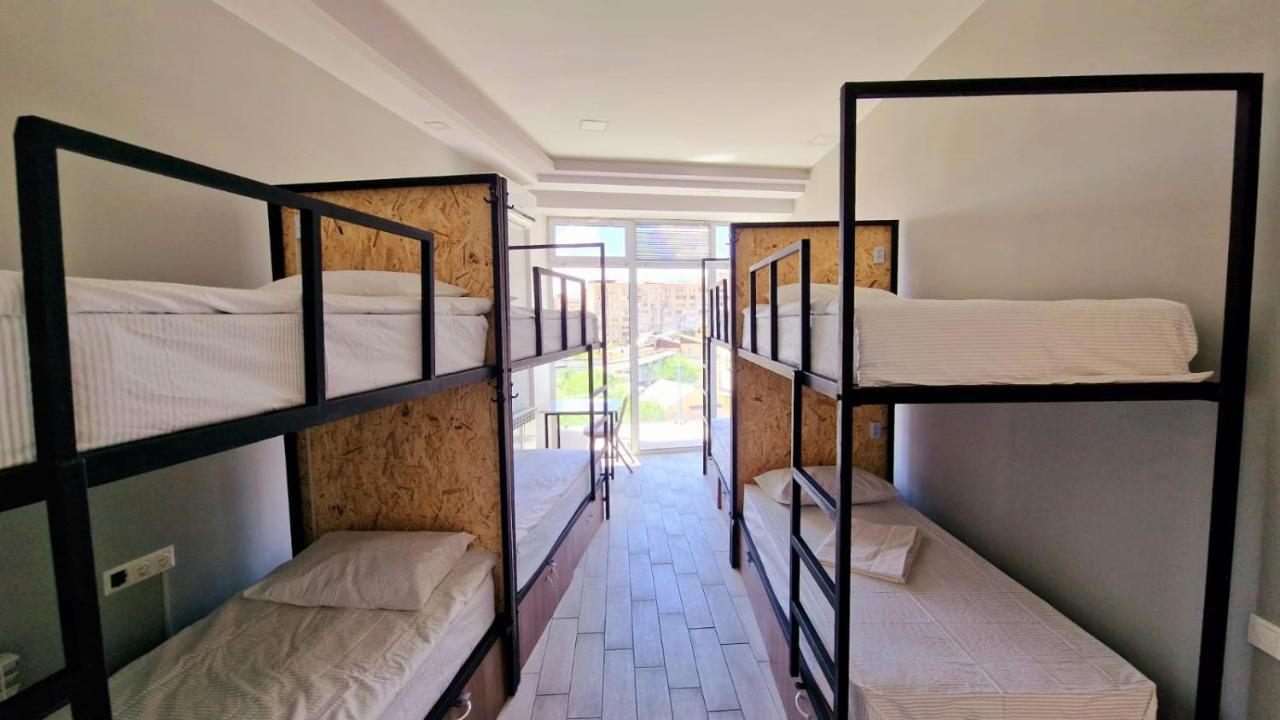 Puzzle Space Hostel Jerevan Buitenkant foto