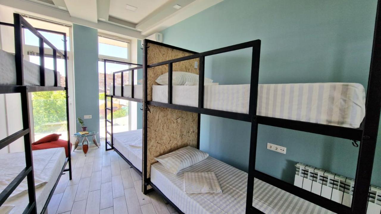 Puzzle Space Hostel Jerevan Buitenkant foto