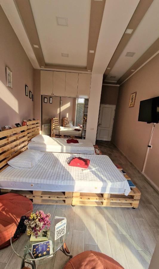 Puzzle Space Hostel Jerevan Buitenkant foto