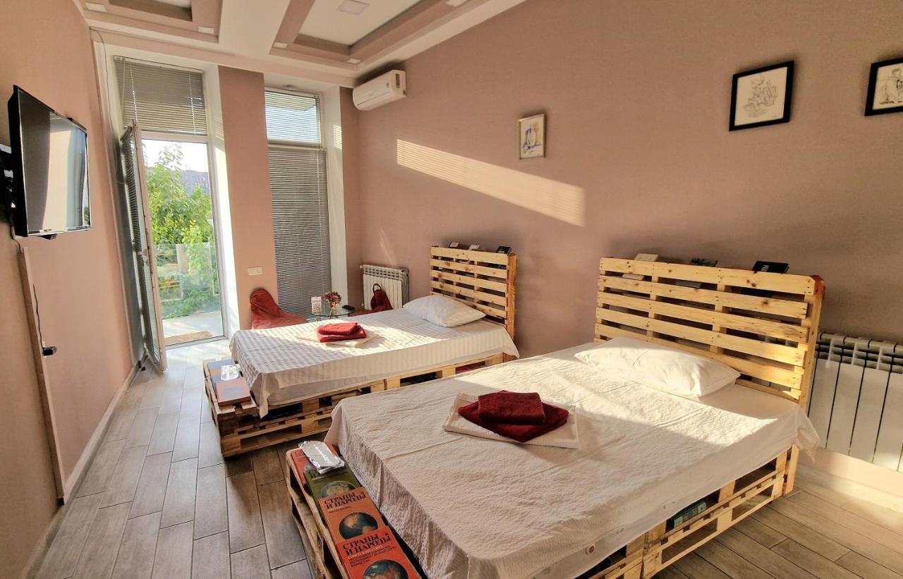 Puzzle Space Hostel Jerevan Buitenkant foto